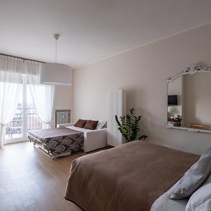 Cute & Cozy Rooms Train Station